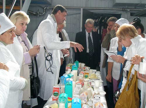 Дегустация продукции молокоперерабатывающего предприятия фото